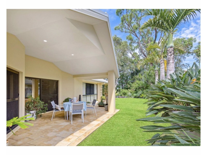 42 Wattlebird Drive, Twin Waters QLD 4564