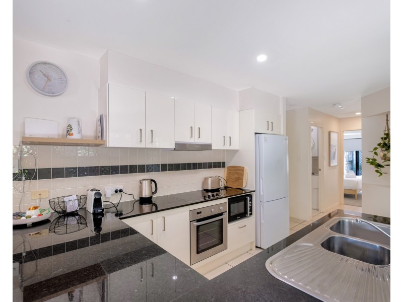 2/7 Deborah Close, Mudjimba QLD 4564