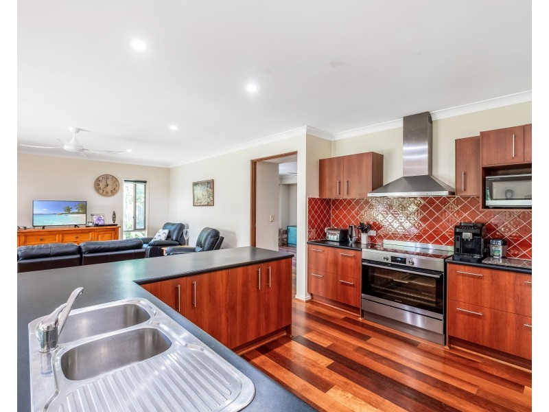 37 Satinash Place, Mudjimba QLD 4564