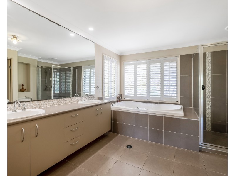 37 Satinash Place, Mudjimba QLD 4564