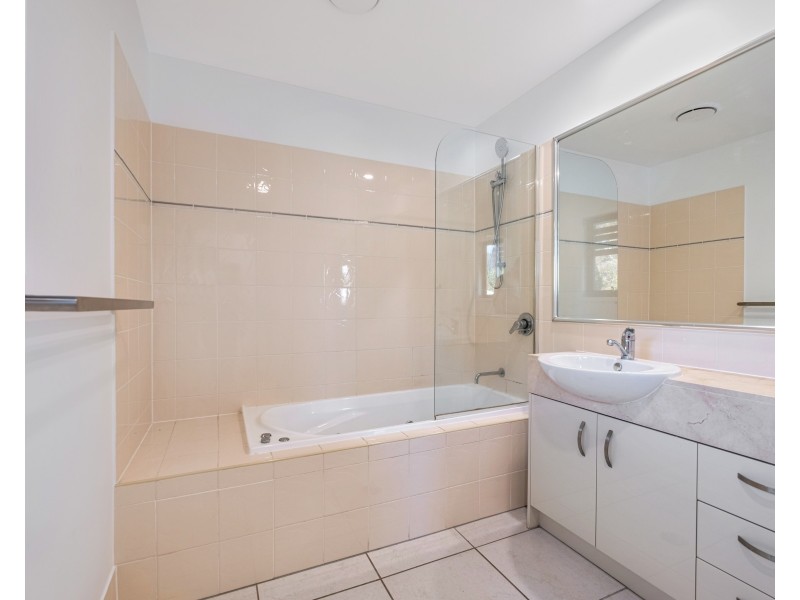 2/2 Hans Boysen Drive, Mudjimba QLD 4564