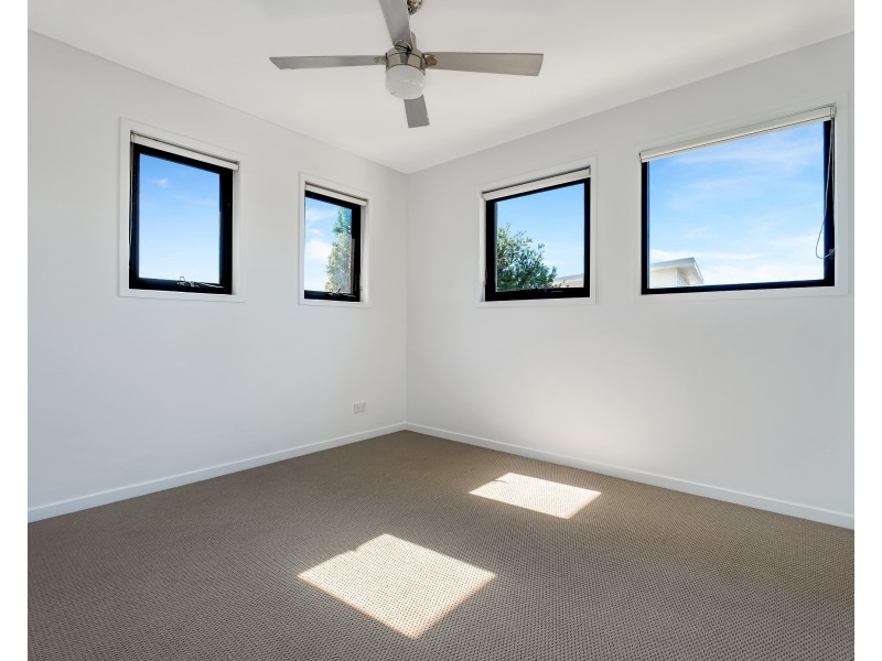 2/2 Hans Boysen Drive, Mudjimba QLD 4564