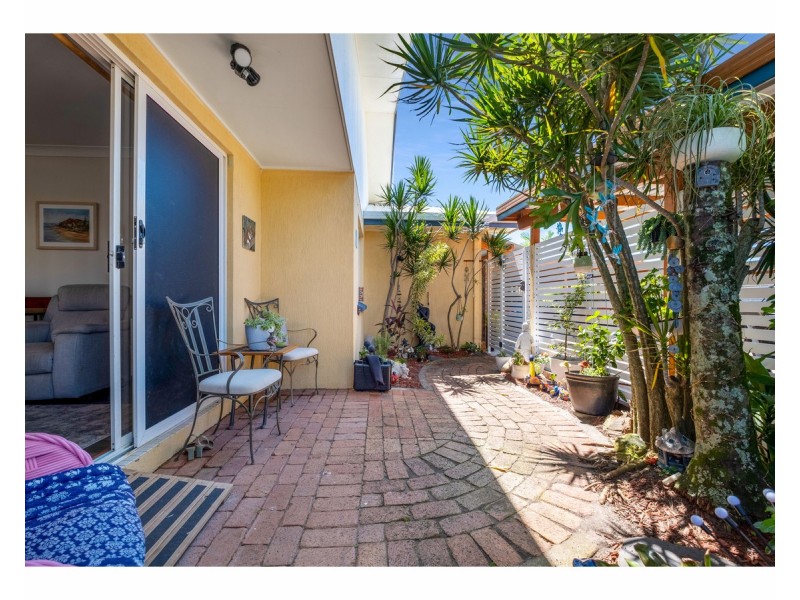 1/954-956 David Low Way, Marcoola QLD 4564