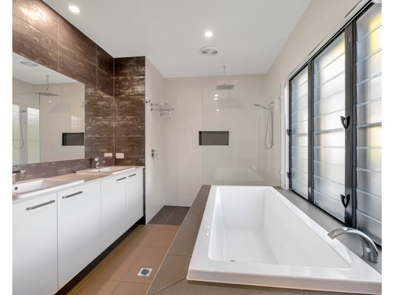 13 River Edge Court, Twin Waters QLD 4564