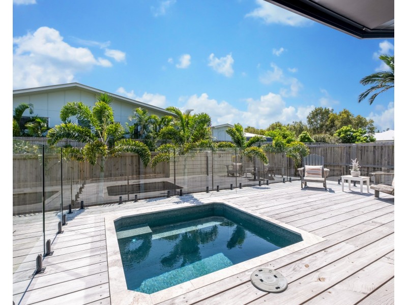 24 Sycamore Street, Mudjimba QLD 4564