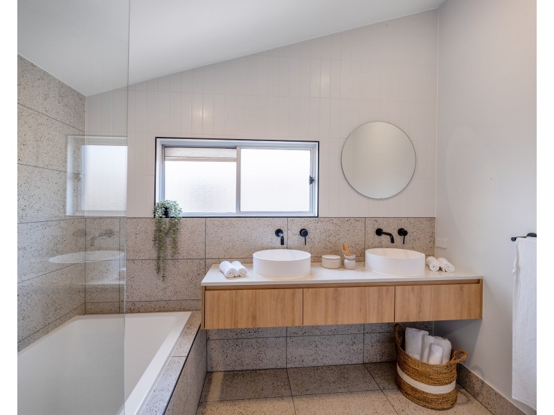 24 Sycamore Street, Mudjimba QLD 4564