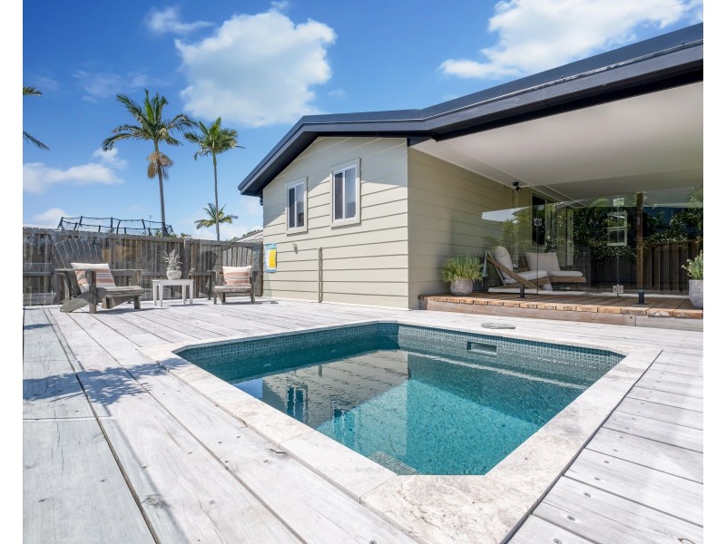 24 Sycamore Street, Mudjimba QLD 4564