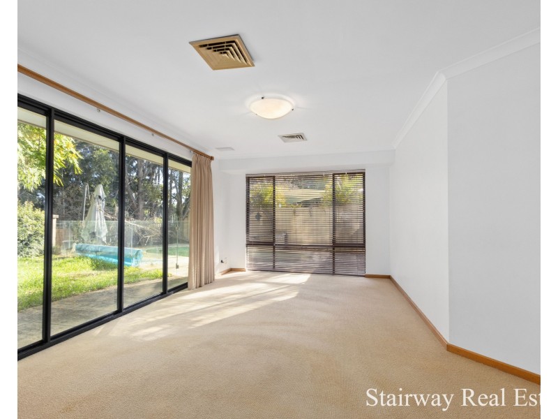 10 Illawarra Crescent, Canning Vale WA 6155