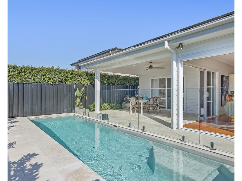 8 Summer Circuit, Lake Cathie NSW 2445
