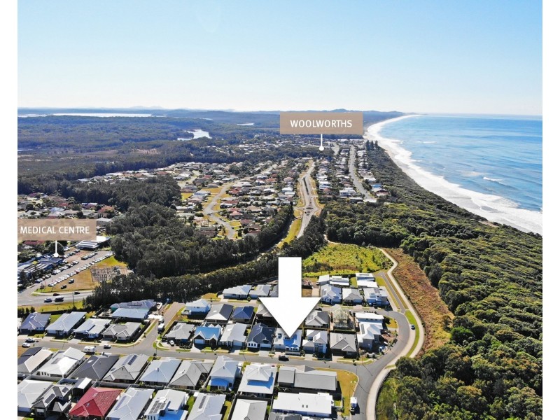 8 Summer Circuit, Lake Cathie NSW 2445