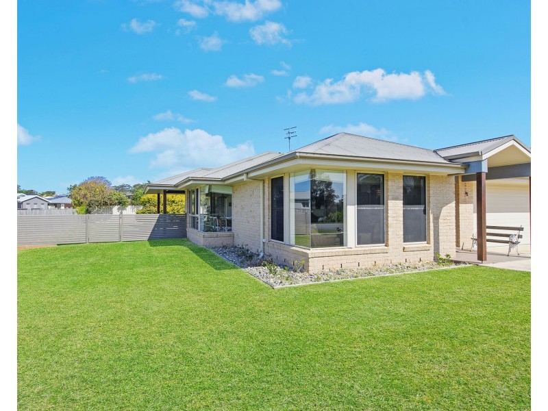 8 Seafarers Close, Bonny Hills NSW 2445