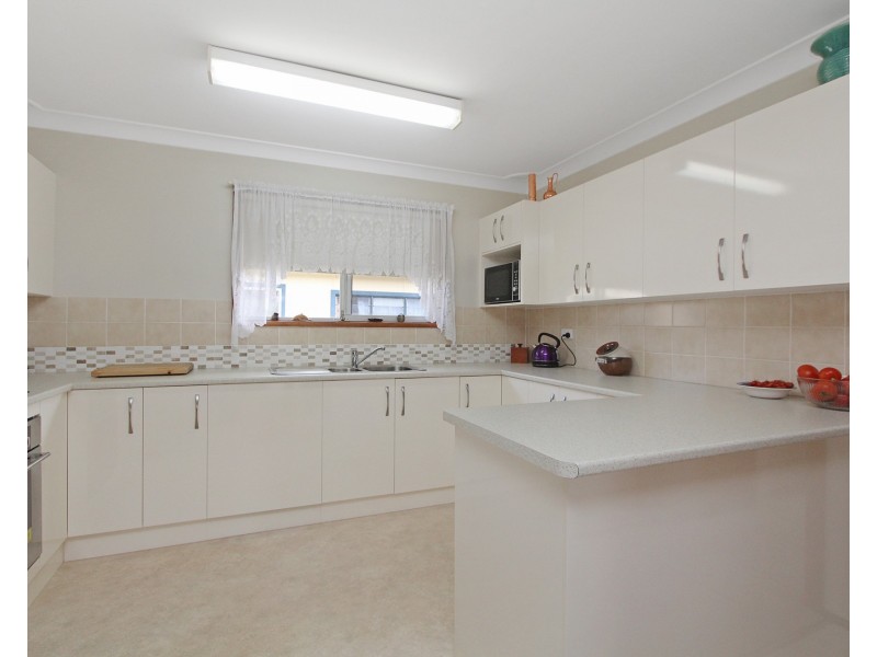 8 Kew Road, Laurieton NSW 2443