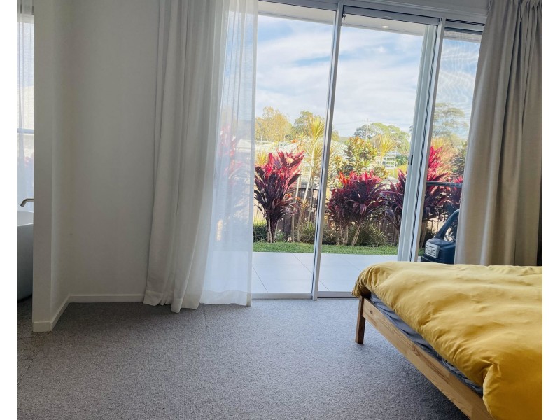 8 Seaside Drive, Lake Cathie NSW 2445