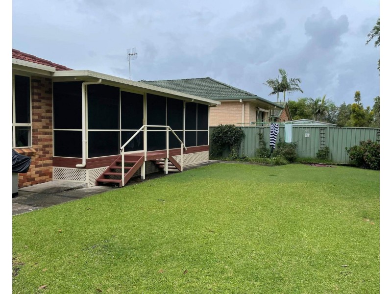 18 Glen Close, North Haven NSW 2443