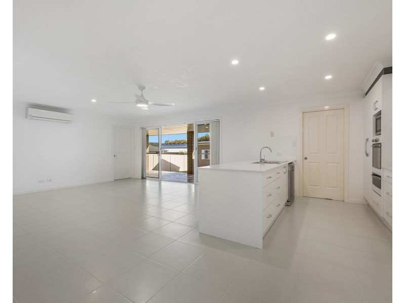 4 Celtic Court, Lake Cathie NSW 2445