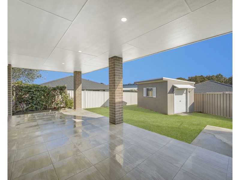 4 Celtic Court, Lake Cathie NSW 2445