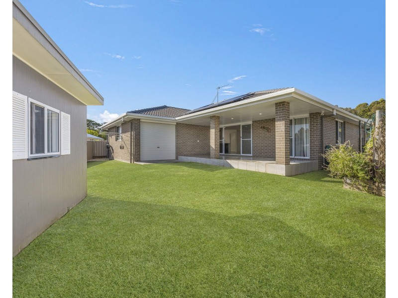 4 Celtic Court, Lake Cathie NSW 2445