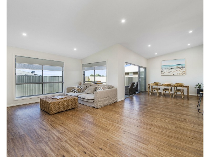 2/20 St Lucia Place, Bonny Hills NSW 2445