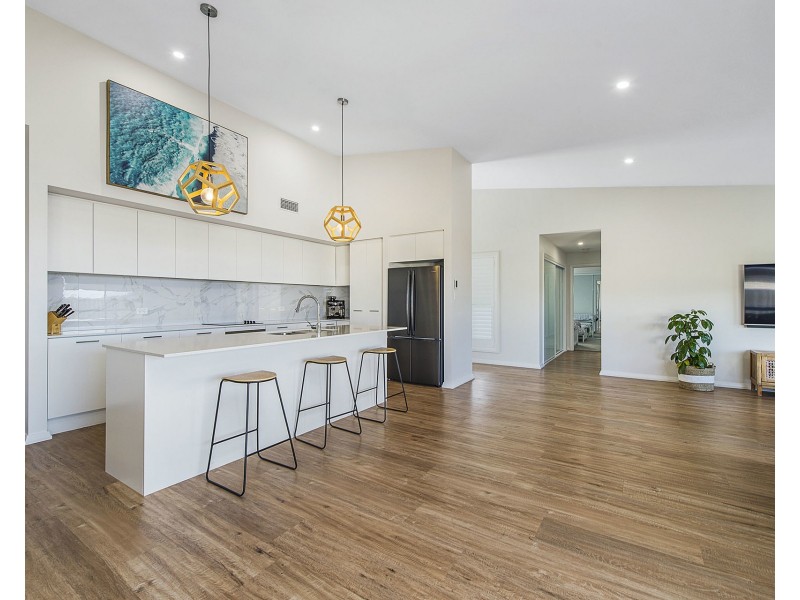 2/20 St Lucia Place, Bonny Hills NSW 2445