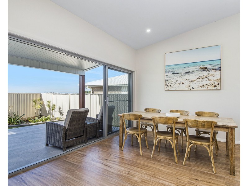 2/20 St Lucia Place, Bonny Hills NSW 2445