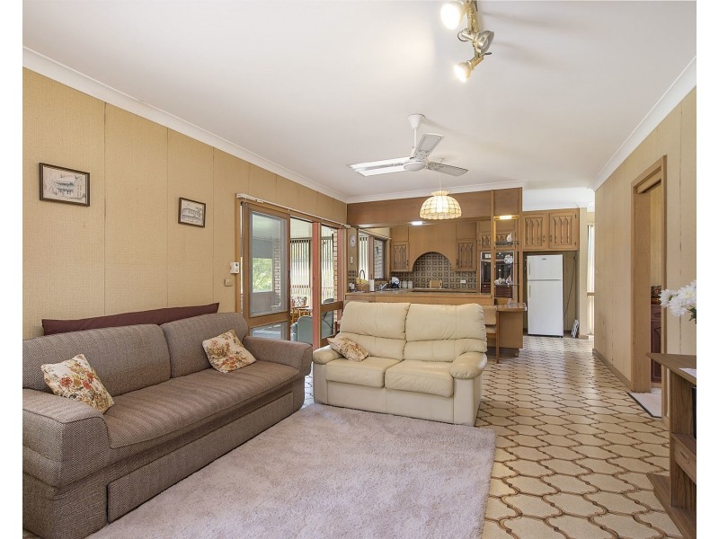 10 Melaleuca Avenue, Lake Cathie NSW 2445