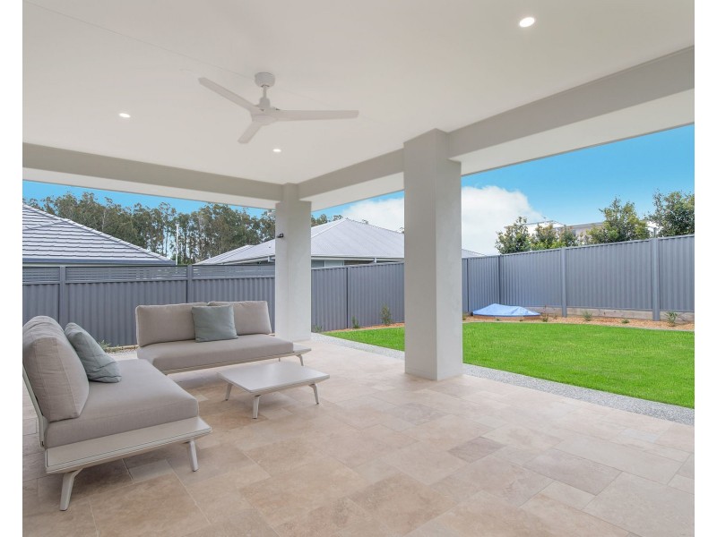 12 Nevis Street, Lake Cathie NSW 2445