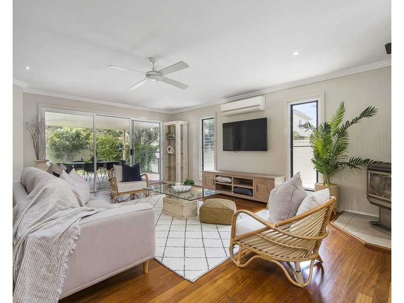 1695 Ocean Drive, Lake Cathie NSW 2445