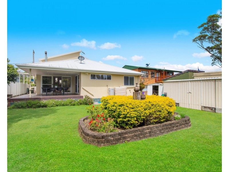 1695 Ocean Drive, Lake Cathie NSW 2445