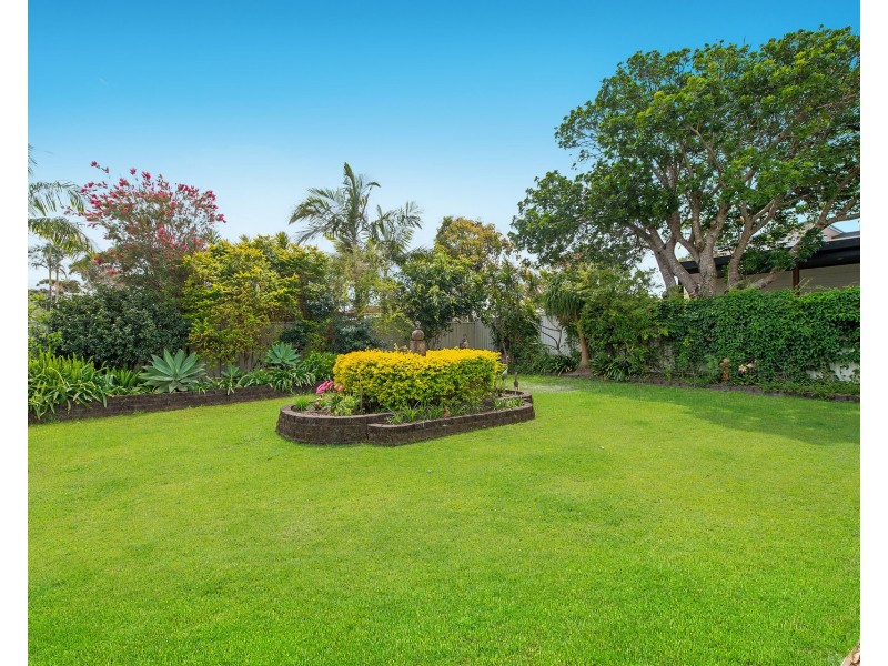 1695 Ocean Drive, Lake Cathie NSW 2445