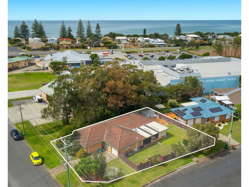 12 Ernest Street, Lake Cathie NSW 2445