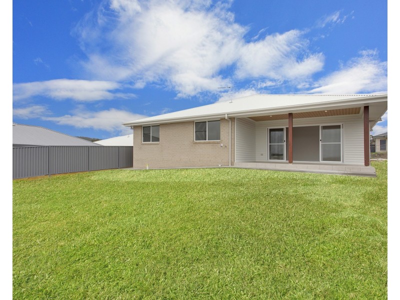 6 Tobago Parade, Lake Cathie NSW 2445