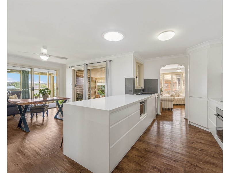 8 Explorers Way, Lake Cathie NSW 2445