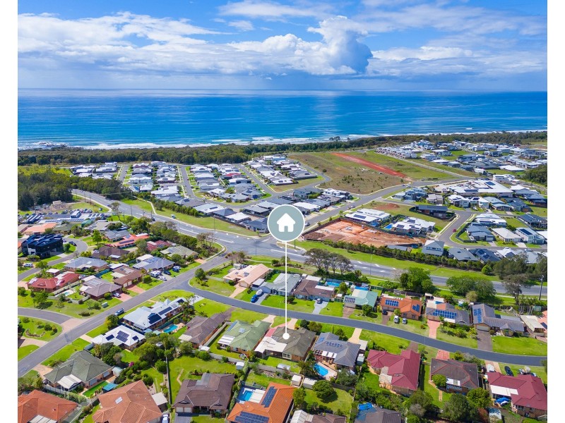 8 Explorers Way, Lake Cathie NSW 2445