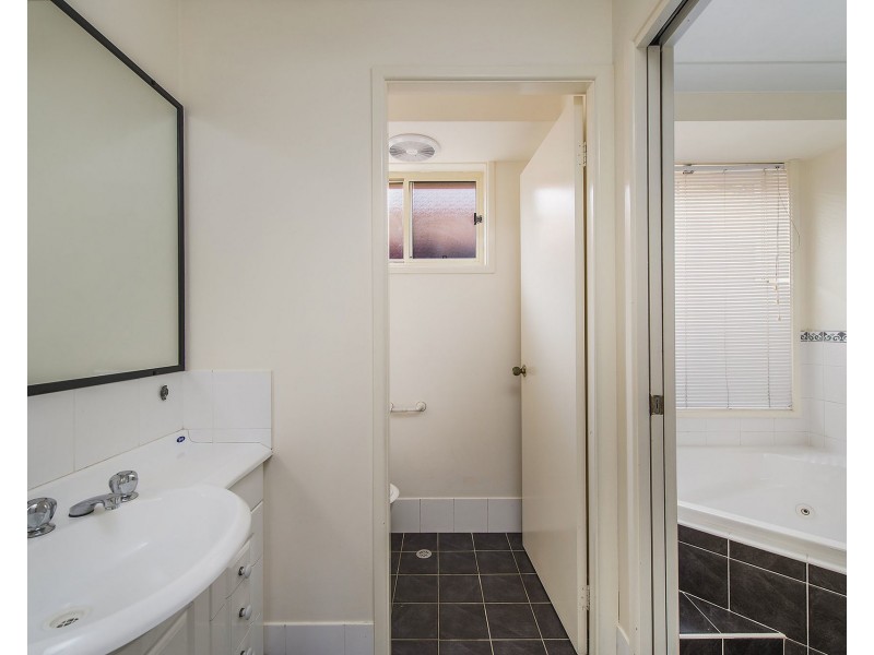 24 Abel Tasman Drive, Lake Cathie NSW 2445