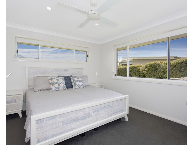 16 St Lucia Place, Bonny Hills NSW 2445