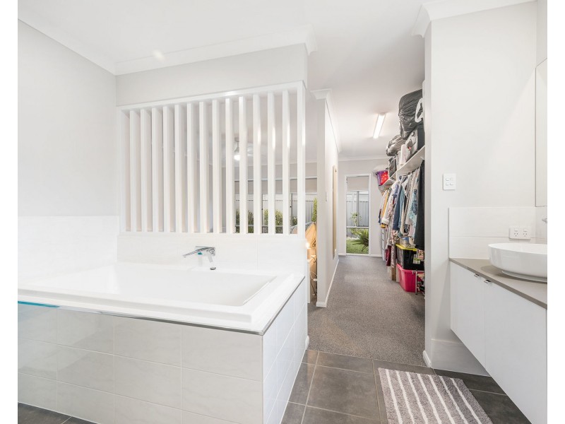 20 Antigua Avenue, Lake Cathie NSW 2445