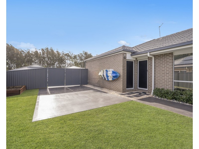 20 Antigua Avenue, Lake Cathie NSW 2445