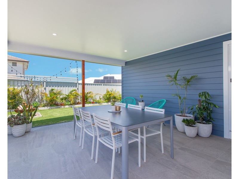 6 Dominica Street, Lake Cathie NSW 2445