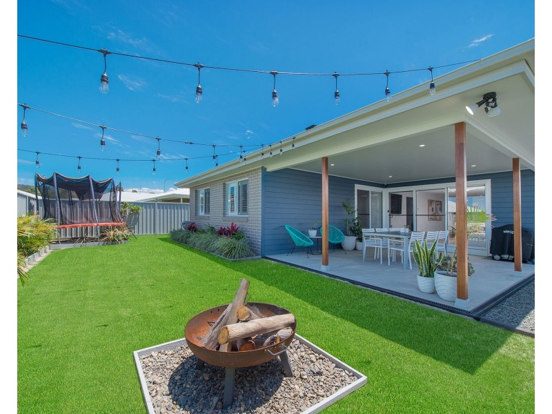 6 Dominica Street, Lake Cathie NSW 2445