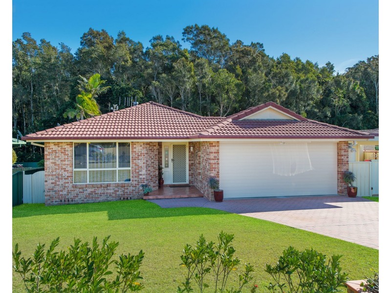 83 Fiona Crescent, Lake Cathie NSW 2445
