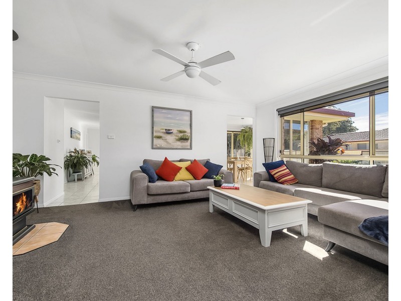 83 Fiona Crescent, Lake Cathie NSW 2445