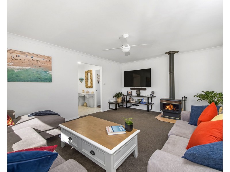 83 Fiona Crescent, Lake Cathie NSW 2445
