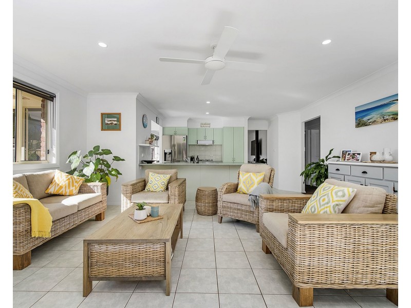 83 Fiona Crescent, Lake Cathie NSW 2445