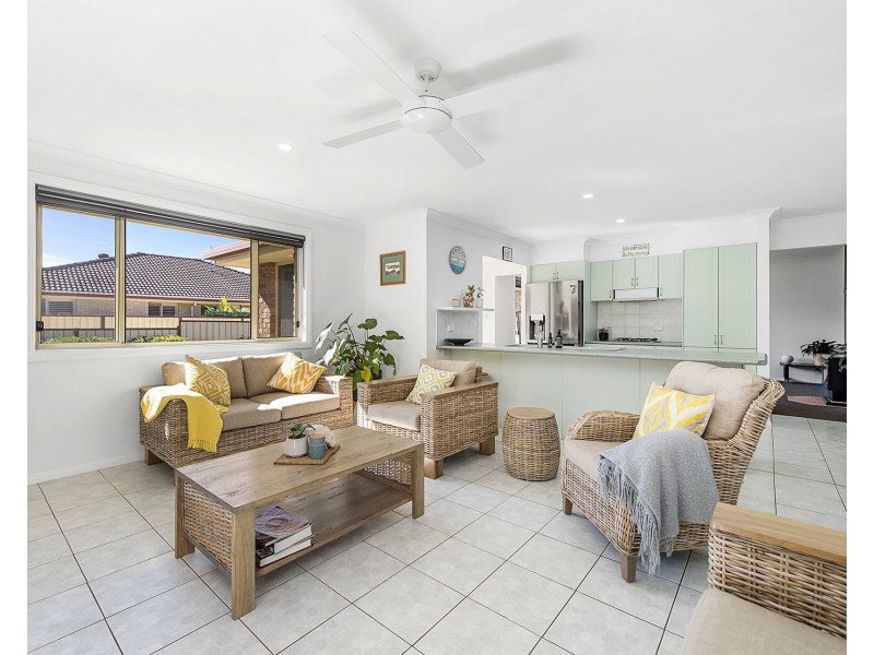 83 Fiona Crescent, Lake Cathie NSW 2445