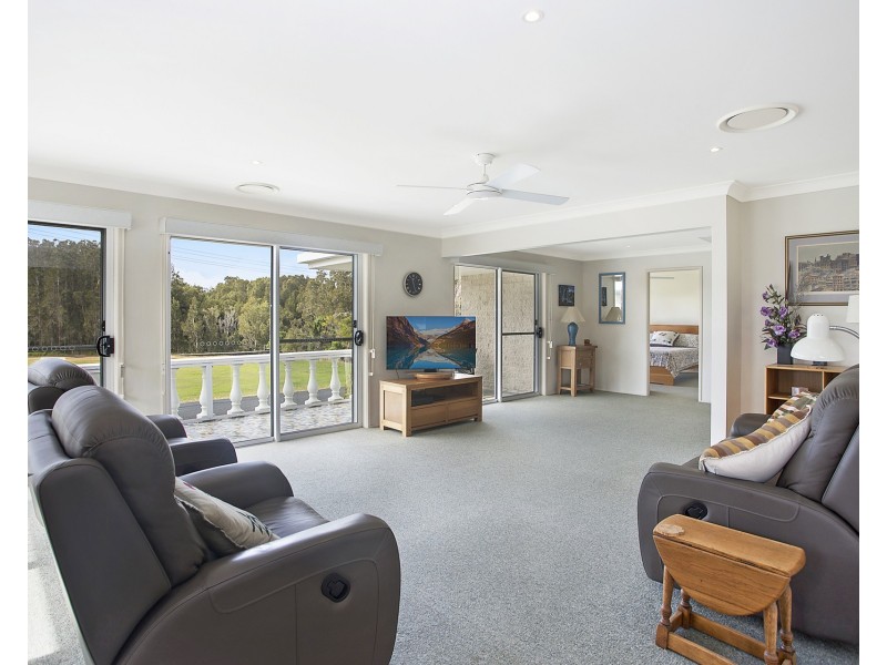 16 McLennan Street, Laurieton NSW 2443