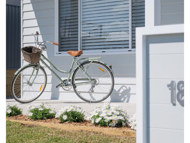 18 Dominica Street, Lake Cathie NSW 2445