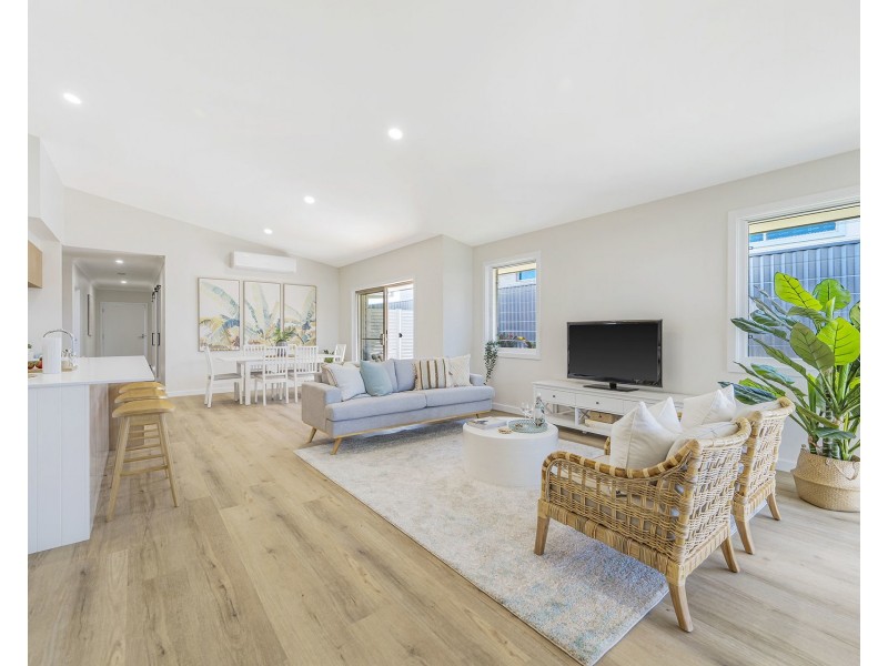 18 Dominica Street, Lake Cathie NSW 2445