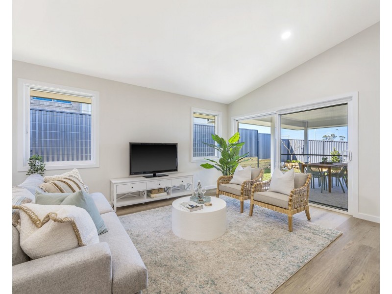 18 Dominica Street, Lake Cathie NSW 2445