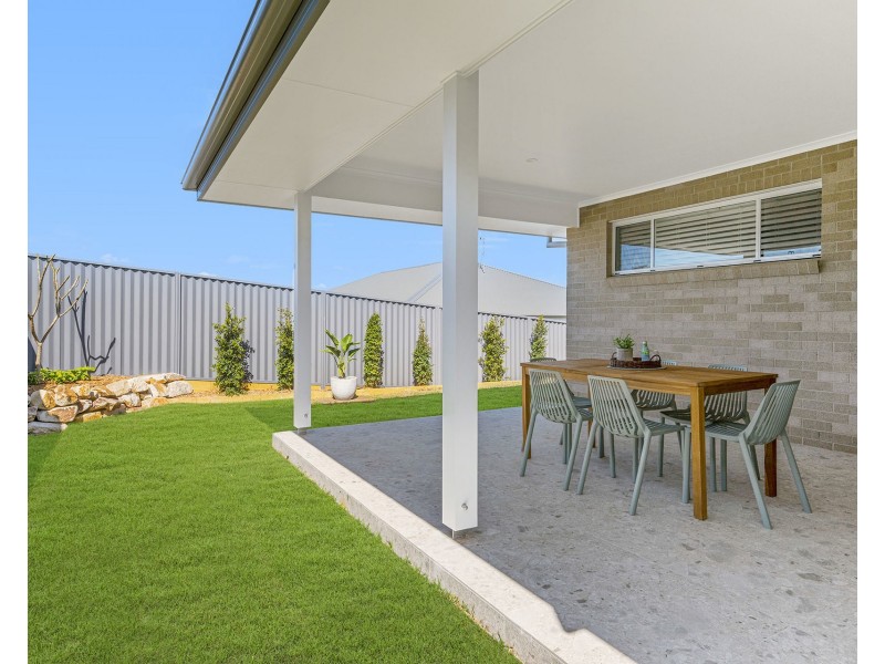 18 Dominica Street, Lake Cathie NSW 2445