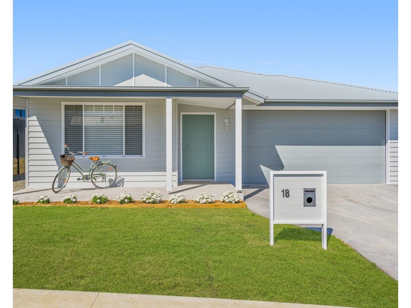 18 Dominica Street, Lake Cathie NSW 2445